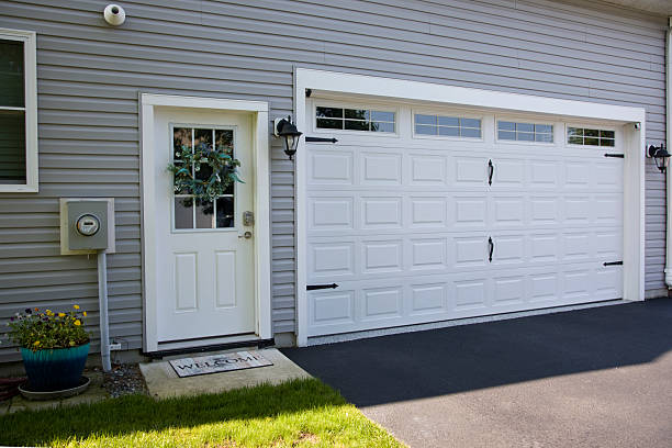 24/7 Emergency Garage Door Panel Replacement experts in North Prairie, WI